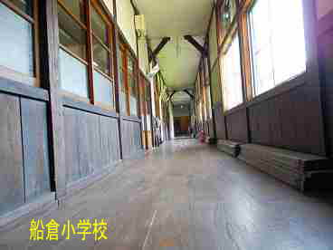 船倉小学校・廊下、新潟県の木造校舎・廃校