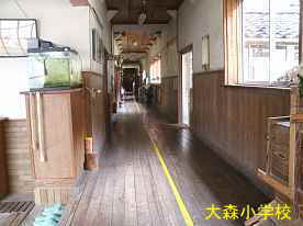 大森小学校・廊下、島根県の木造校舎