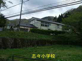 志々小学校・高台に有る現役校、島根県の木造校舎
