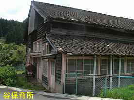 谷保育所・裏側、島根県の木造校舎