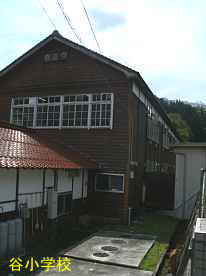 谷小学校・横側、島根県の木造校舎