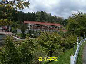 谷小学校・全景、島根県の木造校舎