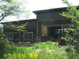 小竹小学校・裏側、島根県の木造校舎
