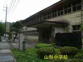 山形小学校・正面玄関、鳥取県の木造校舎