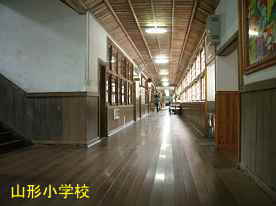 山形小学校・廊下、鳥取県の木造校舎
