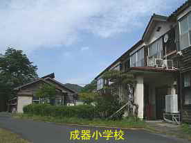 成器小学校・正面玄関、鳥取県の木造校舎
