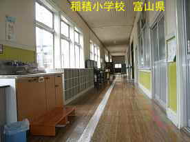 稲積小学校・廊下3、富山県の木造校舎・廃校