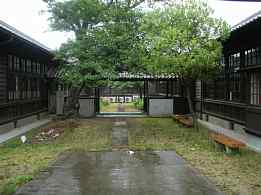 高野口小学校・渡り廊下、木造校舎、和歌山県