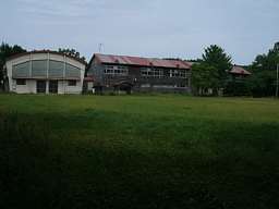 宿野部小学校・全景、青森県の木造校舎・下北半島