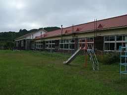 野牛小学校・遊具、青森県の木造校舎・下北半島