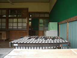 野牛小学校・音楽室、青森県の木造校舎・下北半島