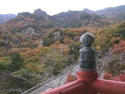 仏ケ滝より紅葉を眺める