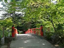 黒石、中野神社・赤い橋、イザベラ・バードの道