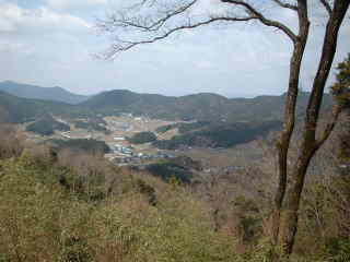 「二つ鳥居」より天川集落を望む、熊野古道・町石道