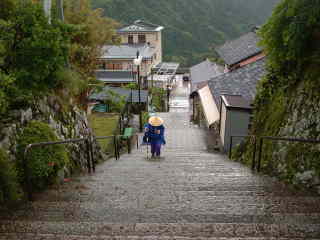 西国霊場「青岸渡寺」へ、熊野古道・中辺路を歩く