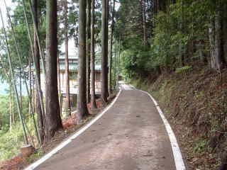 舗装道路2、熊野古道・中辺路を歩く