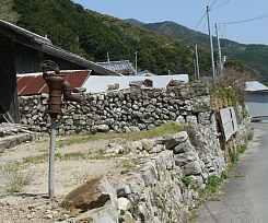 「和深川口」付近の家、熊野古道「大辺路」を歩いた紀行文
