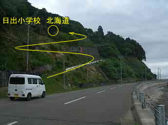 日出小学校・上り路、、北海道、木造校舎。廃校、夢の跡