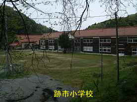 跡市小学校・全景 | 島根県の木造校舎